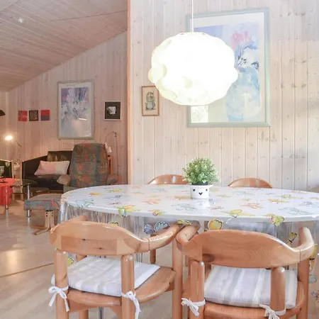 Three Bedroom Holiday In Сasa de vacaciones *